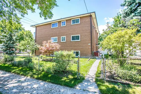 54 Rabbit LN, Toronto W08, ON M9B 5S7
