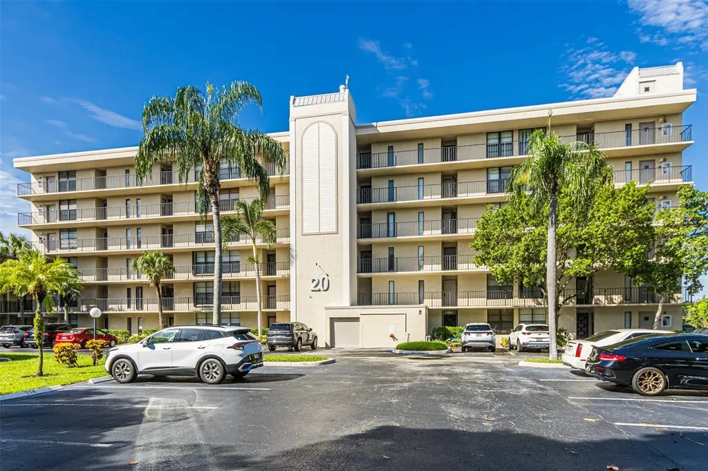 Boca Raton, FL 33432,20 Royal Palm #202