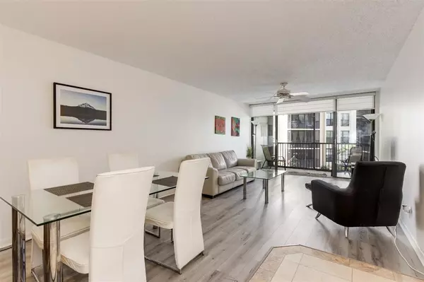 Boca Raton, FL 33432,20 Royal Palm #202