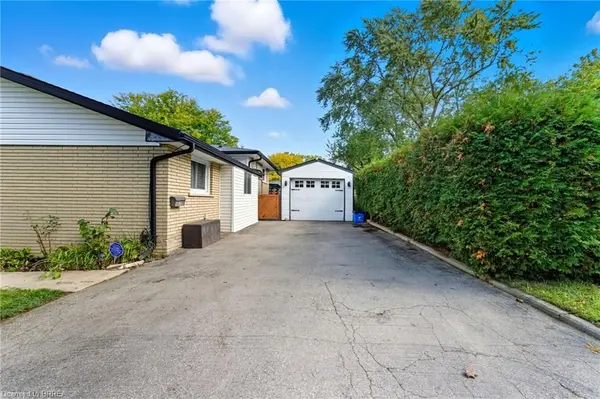 Brantford, ON N3R 3P8,15 Brier Park RD