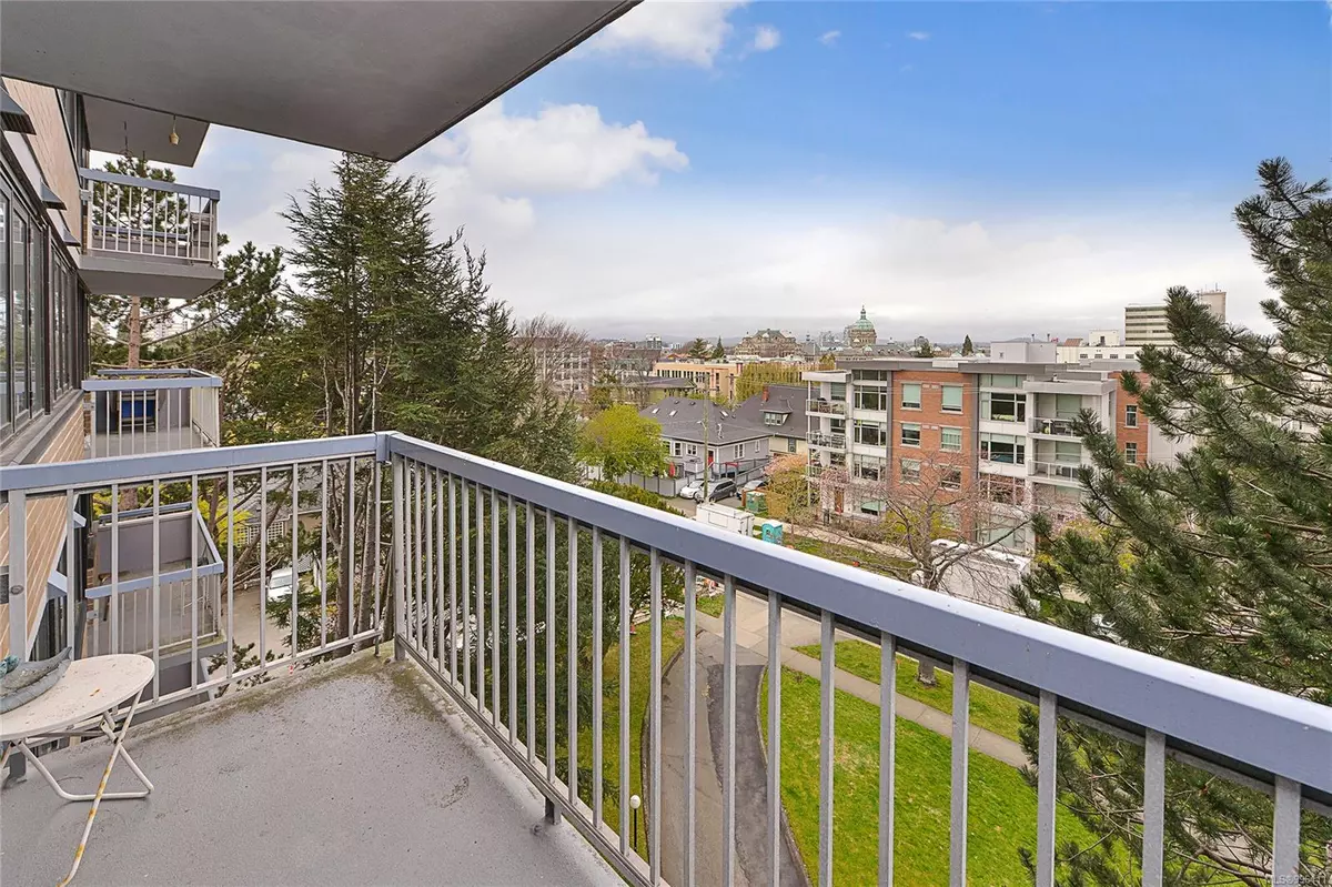 Victoria, BC V8V 1S9,647 Michigan St #502