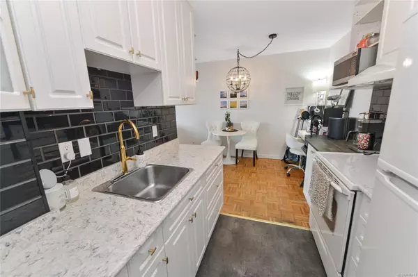 Victoria, BC V8V 1S9,647 Michigan St #502