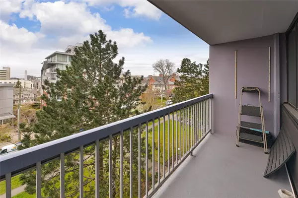 Victoria, BC V8V 1S9,647 Michigan St #502