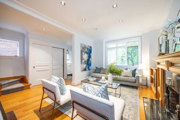 Toronto C04, ON M5M 1Y7,94 Melrose AVE