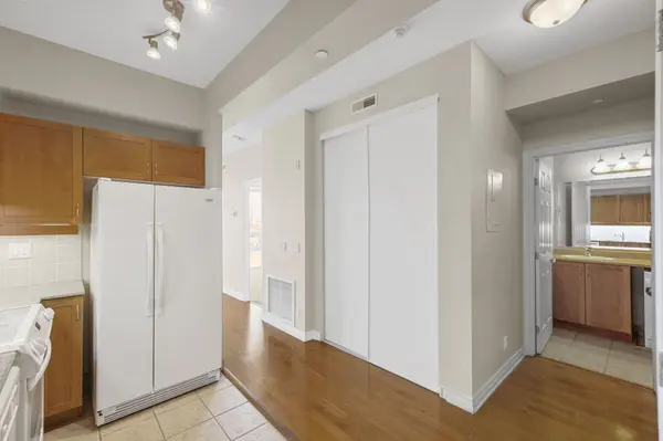 Glebe - Ottawa East And Area, ON K1S 1V5,100 Isabella ST #611