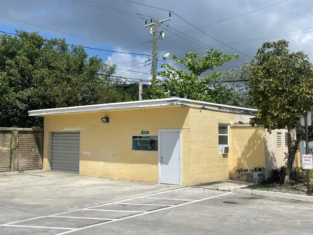 Plantation, FL 33317,4001 S SW 2nd #Garage