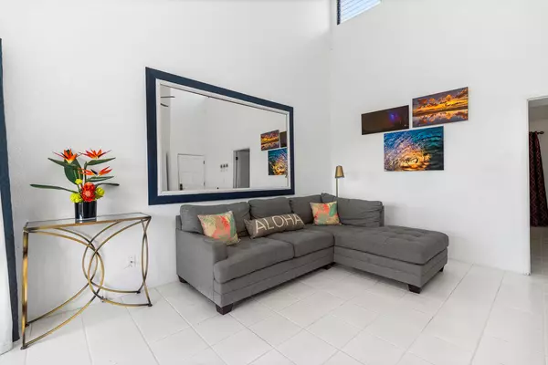 Kailua-kona, HI 96740,75-5863 KUAKINI HIGHWAY #340