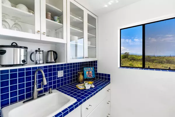 Kailua-kona, HI 96740,75-5863 KUAKINI HIGHWAY #340