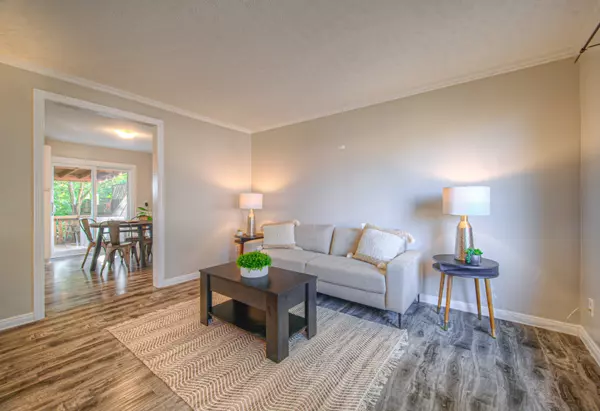 Cambridge, ON N3H 4P3,808 Walter ST #B