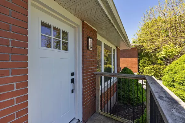 Kingston, ON K7K 2G2,20 Guy ST