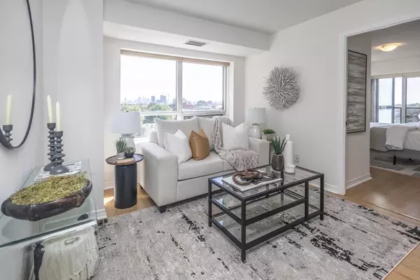 Toronto W02, ON M6P 5A1,60 Heintzman ST #740