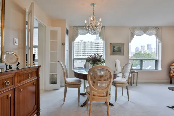 Toronto C02, ON M5R 3P6,95 Prince Arthur AVE #723