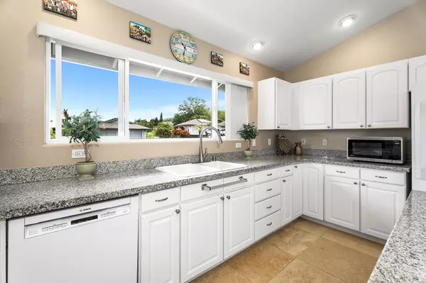 Kailua-kona, HI 96740,77-216 HOOWAIWAI CT