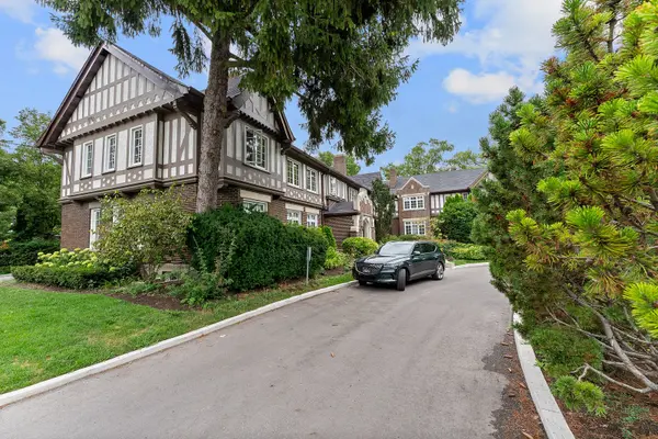 Toronto C09, ON M4W 2E6,93 Douglas CRES