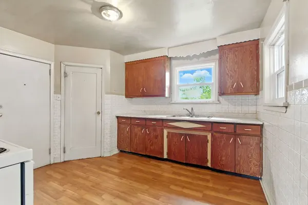 Niagara Falls, ON L2G 4B4,6044 Grey AVE