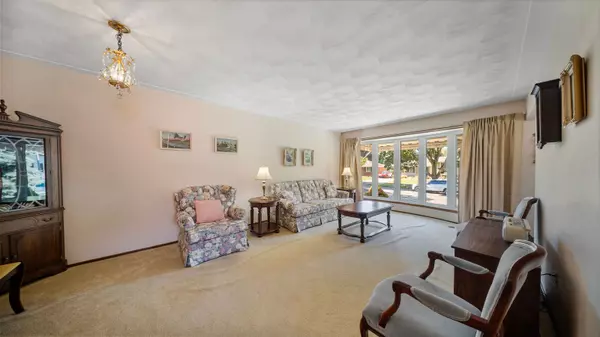 Brantford, ON N3R 3P3,15 Acorn LN