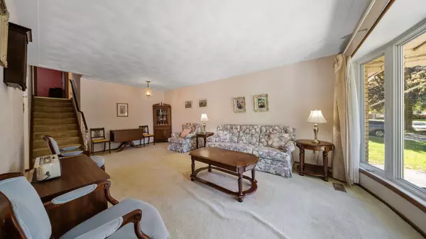 Brantford, ON N3R 3P3,15 Acorn LN