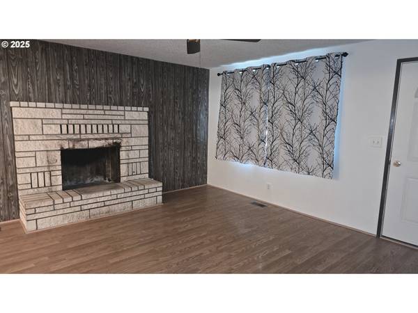 La Grande, OR 97850,1406 N WILLOW ST