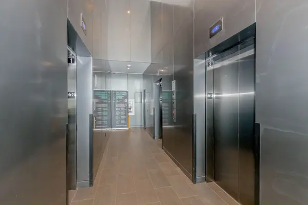 Toronto C01, ON M5V 1C1,576 FRONT ST W #1705