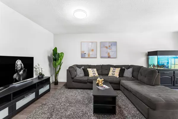 Whitby, ON L1N 9B1,1610 Crawforth ST #60