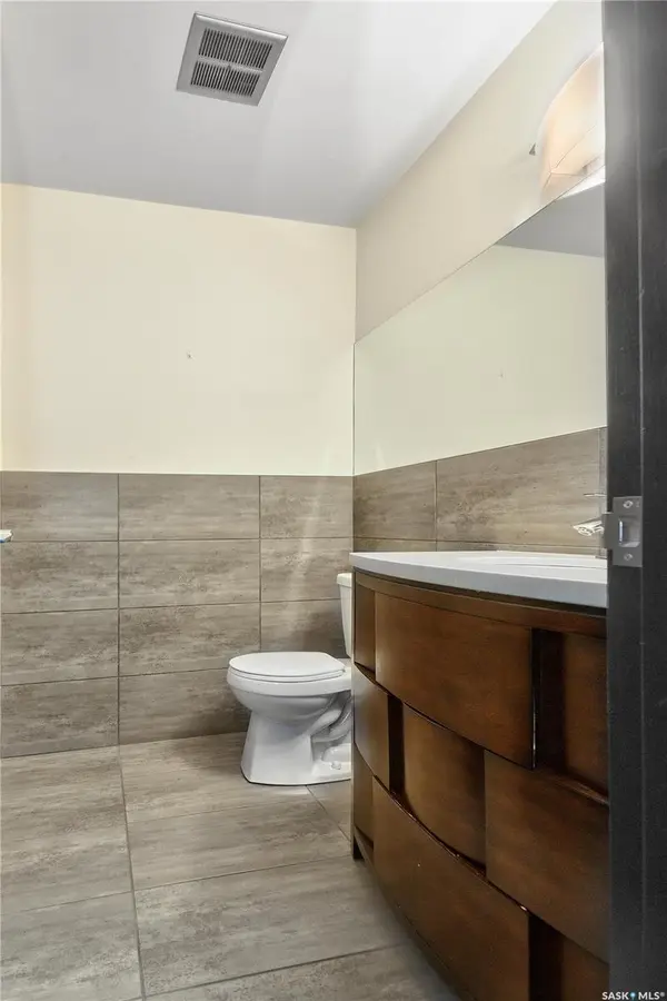 1102 1st AVENUE W, Prince Albert, SK S6V 4Y6