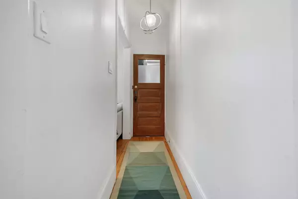 Glebe - Ottawa East And Area, ON K1S 2M9,166 Fifth AVE