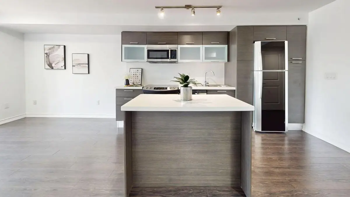 386 Yonge ST #2105, Toronto C01, ON M5B 0A5