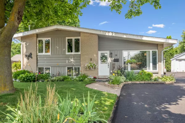 Brampton, ON L6W 3B6,28 ALSTON CT