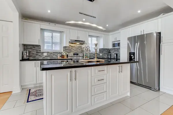 20 Yucatan RD, Toronto C15, ON M2H 2K8