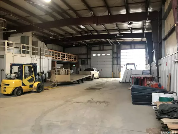 Saskatoon, SK S7R 1E2,205 60th STREET W