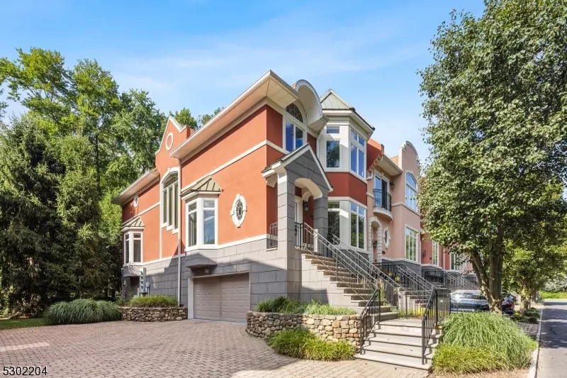 Old Tappan Boro, NJ 07675,152 Brownstone Ct