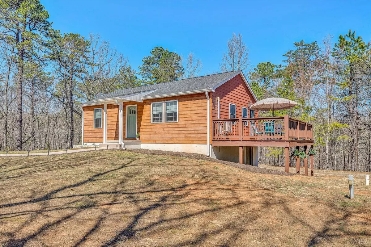 Huddleston, VA 24104,6892 Tolers Ferry RD