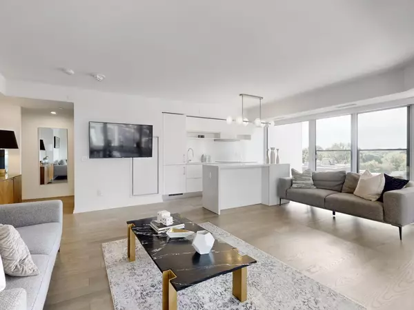 Toronto C10, ON M4S 0B1,5 Soudan AVE #716