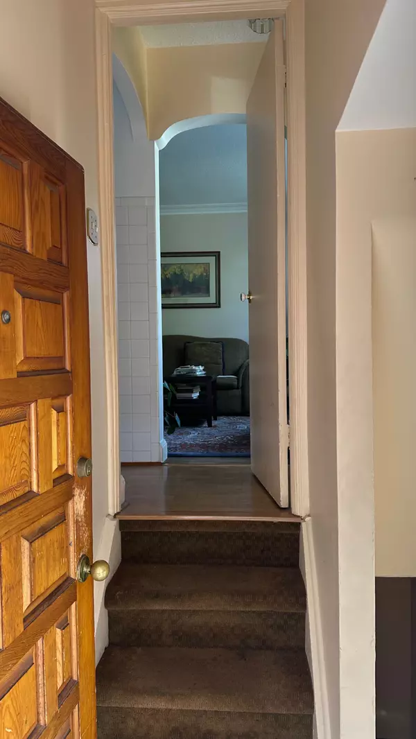 Toronto W03, ON M6E 4R6,546 Mc Roberts AVE N