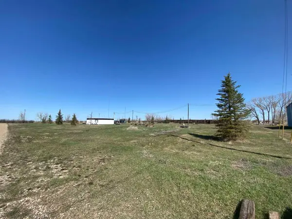 102 2 AVE SW, Youngstown, AB T0J 3P0