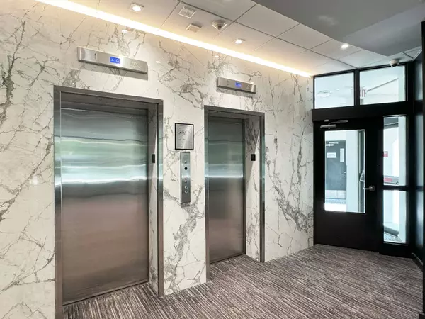 Toronto C02, ON M4V 2C4,9 Deer Park CRES #1404