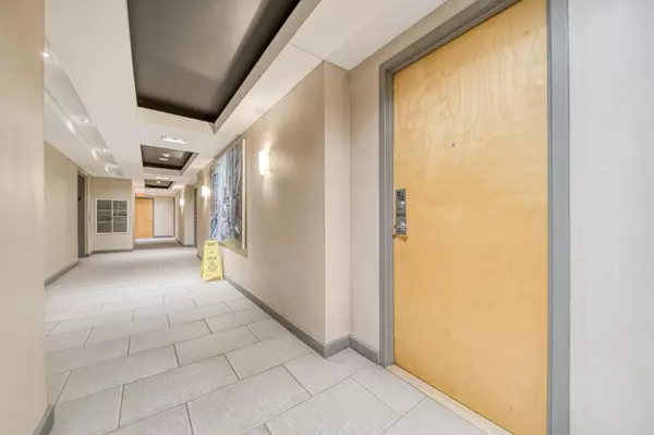 Toronto C01, ON M5V 3W9,350 Wellington ST W #M10