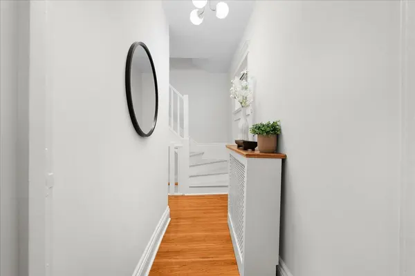 Toronto W02, ON M6G 1V3,42 Manchester AVE