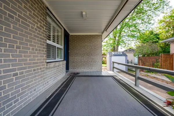 Caledon, ON L7E 4Y7,340 Leonard ST