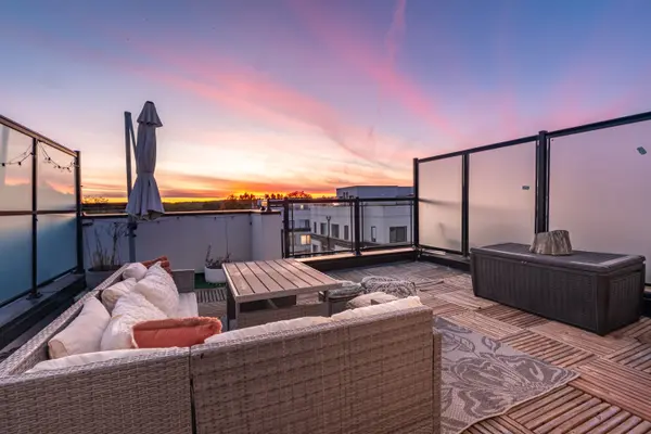 Aurora, ON L4G 3G5,600 Alex Gardner CIR #114