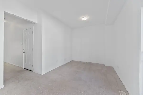 Orleans - Cumberland And Area, ON K1E 0B4,538 Recolte Private