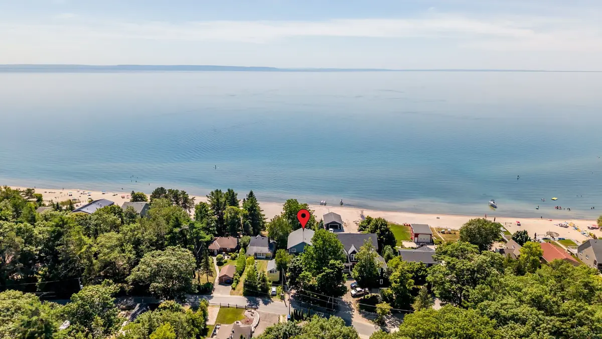 44 Tiny Beaches RD S, Tiny, ON L0L 2J0