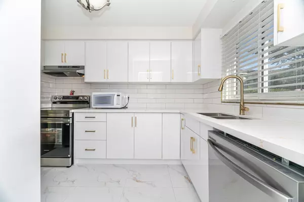 Mississauga, ON L5N 2E4,2779 Gananoque DR #106