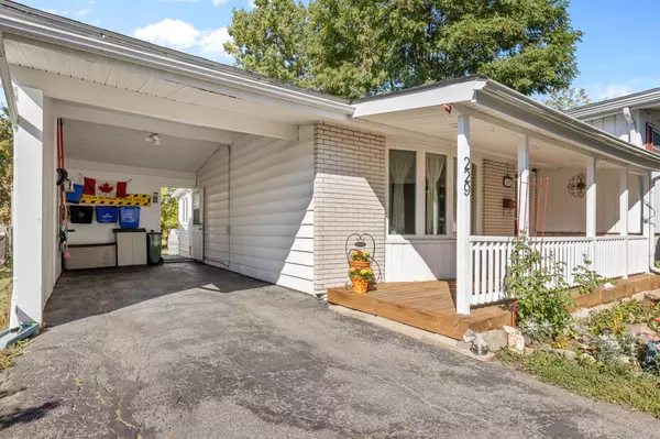 Orleans - Cumberland And Area, ON K1E 1G5,229 Kennedy LN W