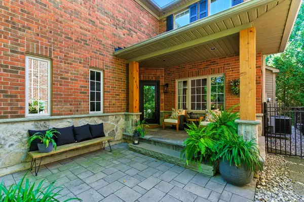 Burlington, ON L7T 4L7,587 Sandcherry DR