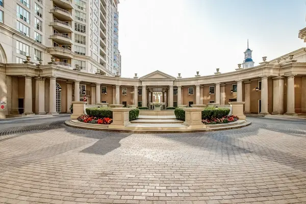 Toronto W06, ON M8V 3X9,2285 Lake Shore BLVD W #506