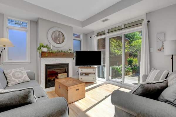 400 Mcleod ST #102,  Ottawa Centre,  ON K2P 1A6