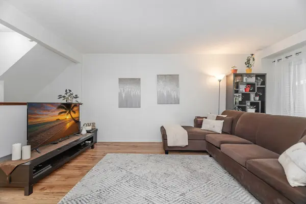 Burlington, ON L7N 2Z9,453 WOODVIEW RD #7