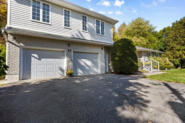 Tanglewood - Grenfell Glen - Pineglen, ON K2G 0B8,5 Revol RD