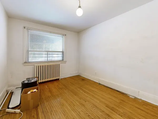 Toronto C02, ON M6G 3C7,449 Christie ST